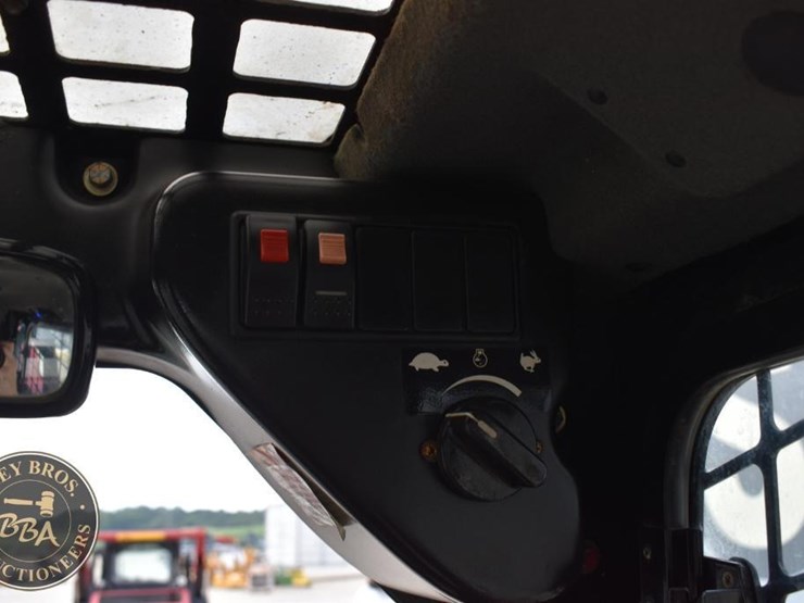 2016-takeuchi-ts80v2-image-26