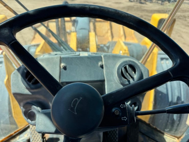 2013-deere-824k-image-60