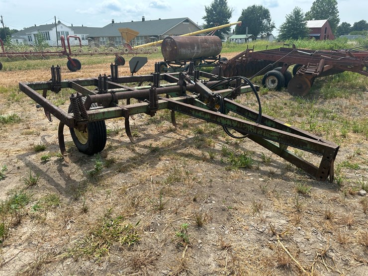 john-deere-100-image-2