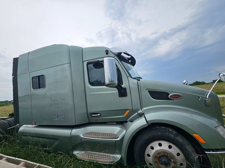 2016-peterbilt-579-image-15