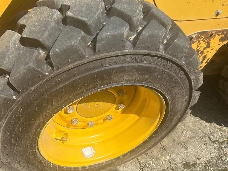 2021-caterpillar-236d3-image-12