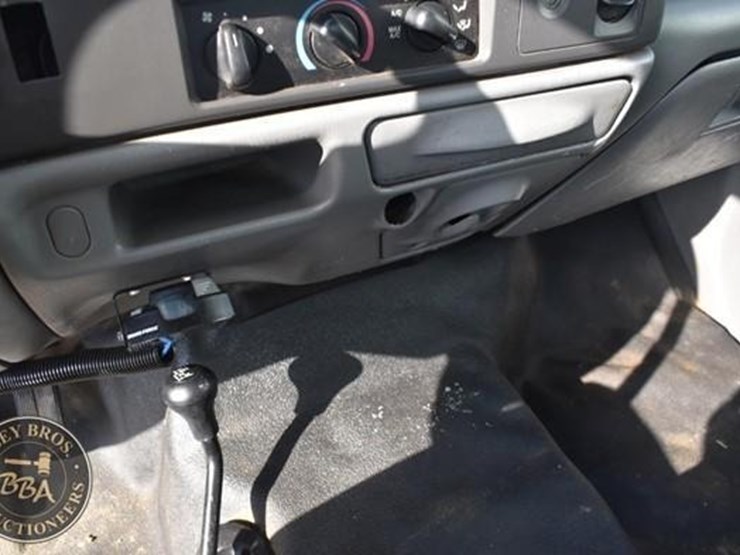 2003-ford-f550-image-40