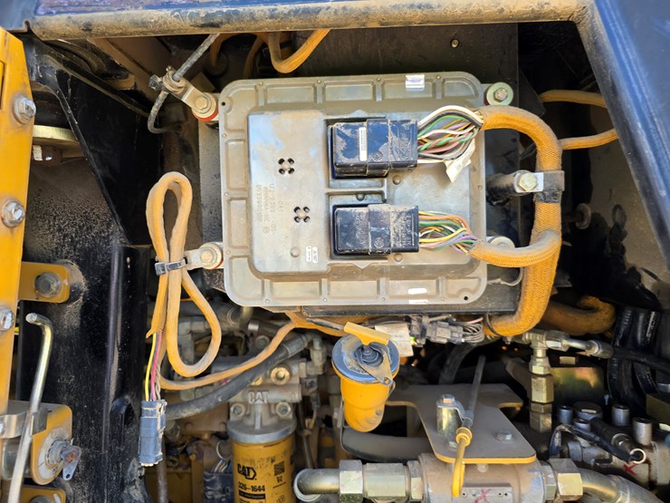 2005-caterpillar-953c-image-121