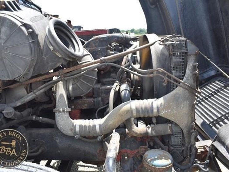1997-freightliner-century-120-image-48