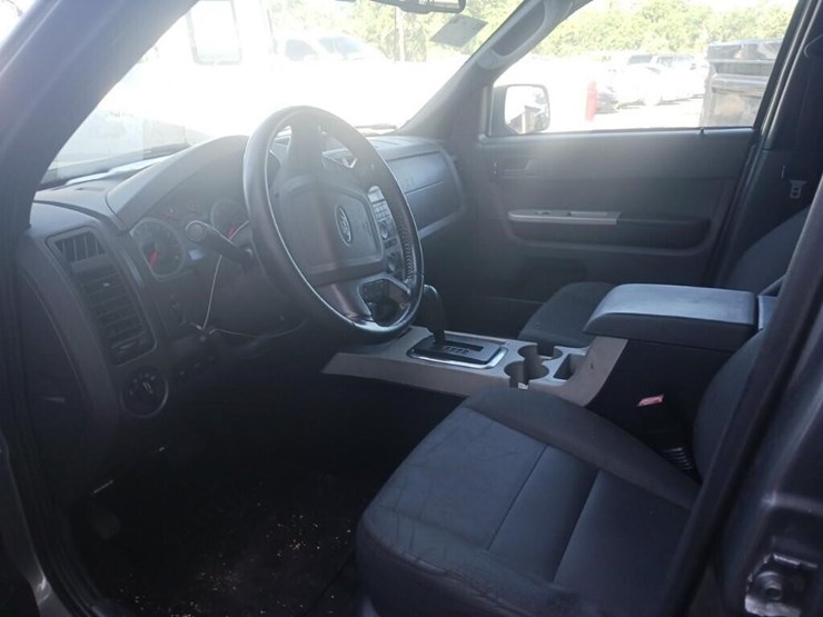 2011-ford-escape-image-5