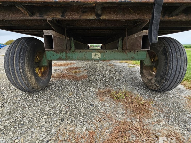 us-truck-body-on-john-deere-running-gear-image-16