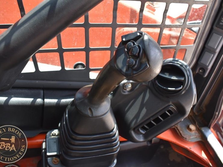 2017-kubota-ssv65-image-35