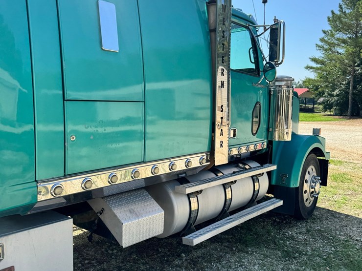2001-western-star-image-6