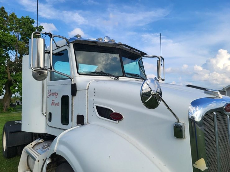 2008-peterbilt-384-image-39
