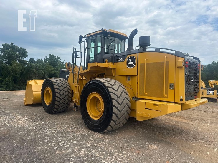 2020-deere-844l-image-5