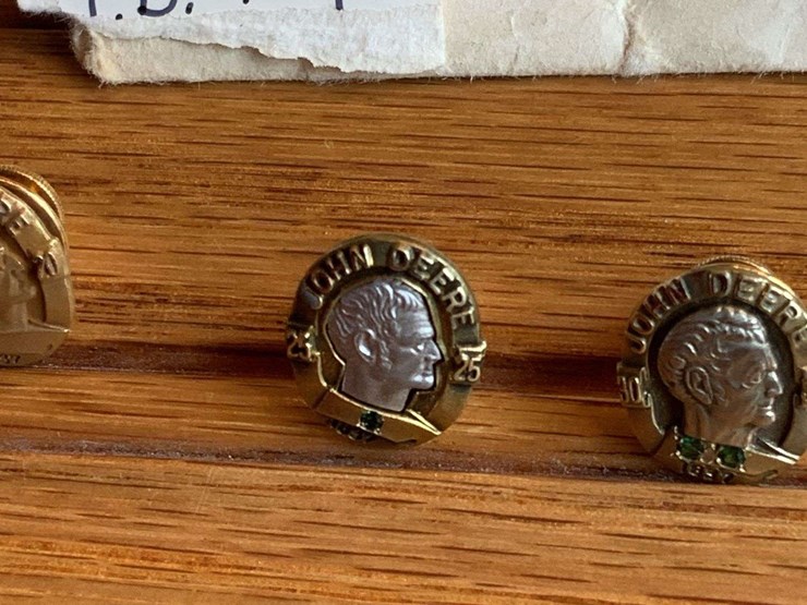 (6)-john-deere-5,-10,-15,-20,-25,-30-year-service-pins-image-6