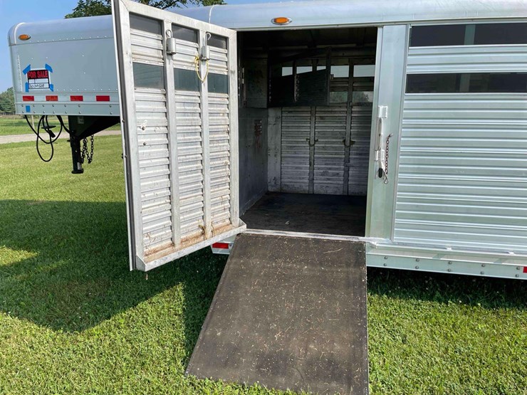 2006-8’x28’-c&c-aluminum-livestock-trailer-image-16