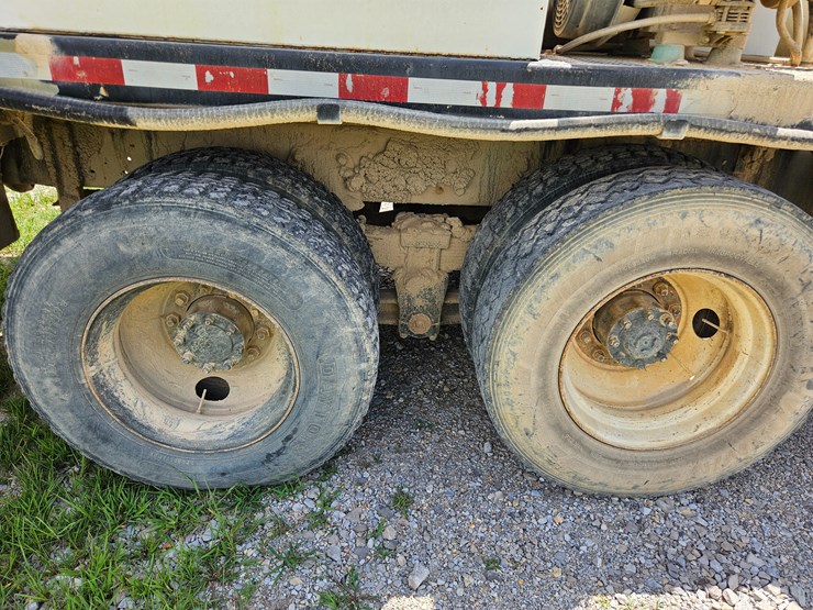 1995-ford-la9000-image-95
