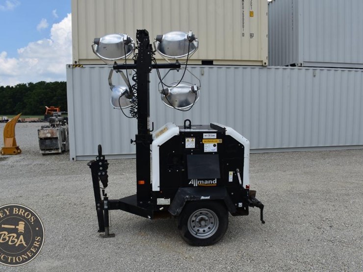 2019-allmand-bros-night-lite-v-series-image-2
