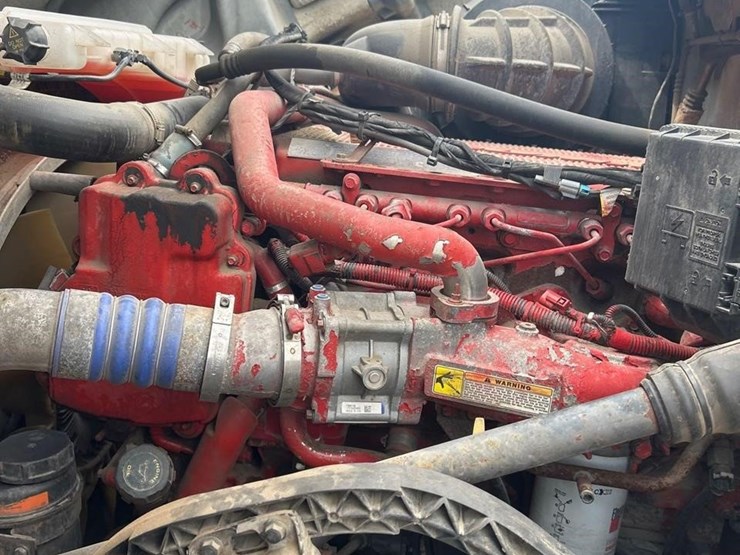 2016-volvo-vnl64t630-image-33