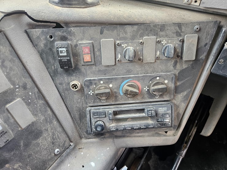 2005-freightliner-fs65-image-81