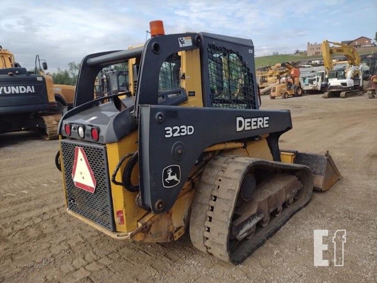 deere-323d-image-38