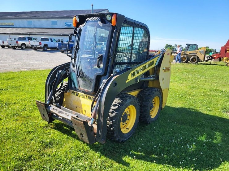 2014-new-holland-l216-image-6