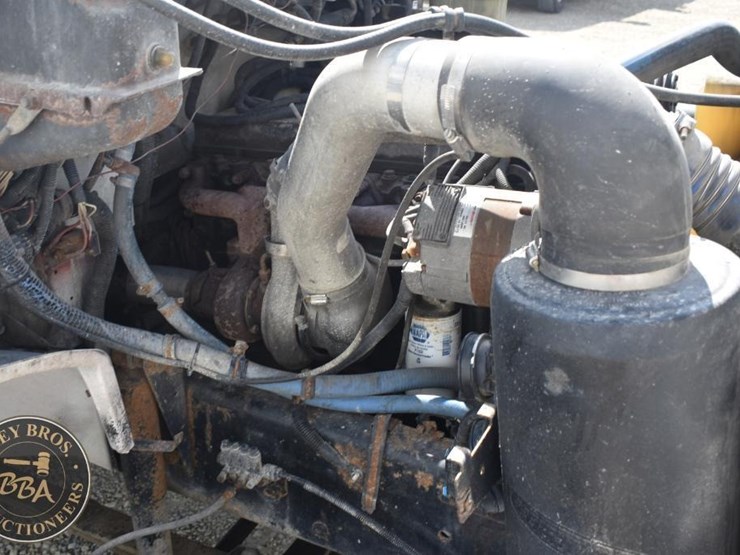 1999-freightliner-fl60-image-41