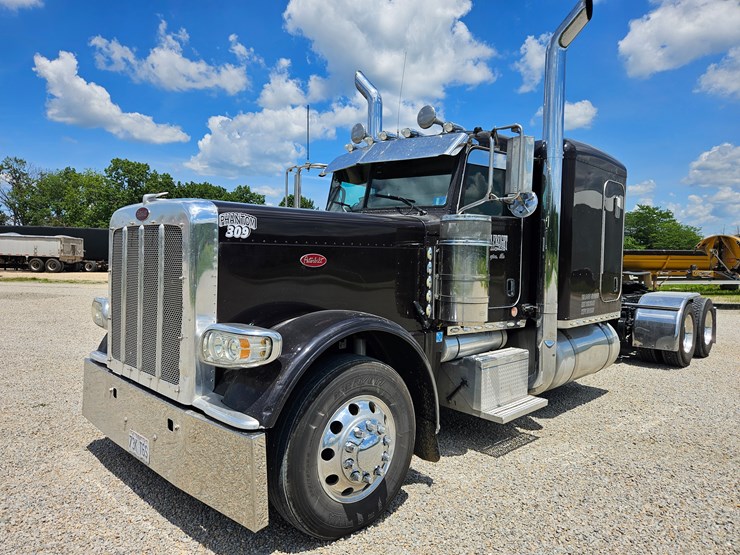 2010-peterbilt-389-image-3