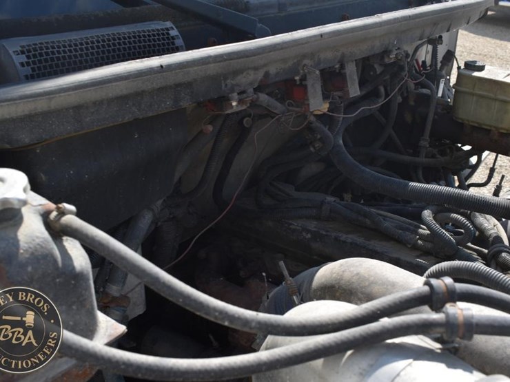 1999-freightliner-fl60-image-44