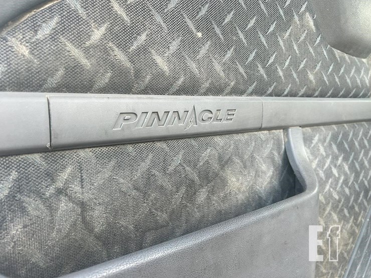 2012-mack-pinnacle-cxu613-image-14