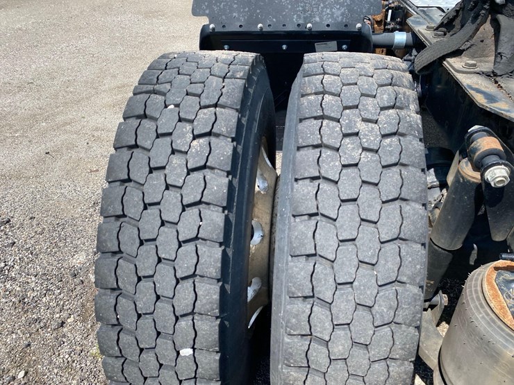 2014-freightliner-m2-image-40