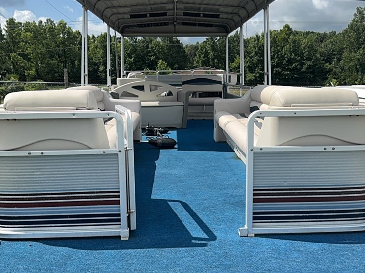 28-foot-pontoon-boat-image-10