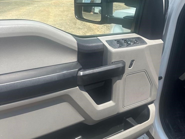 2017-ford-f350-xl-image-19