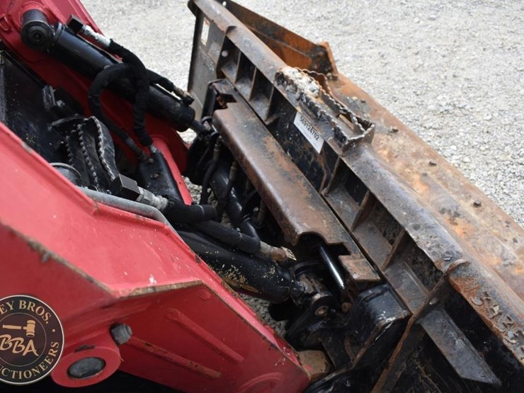 2016-takeuchi-ts80v2-image-16