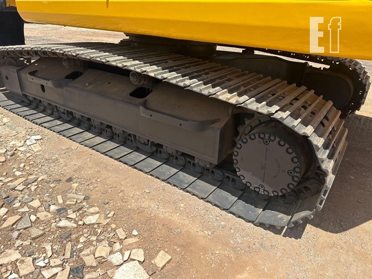 2021-komatsu-pc210-lc-11-image-19