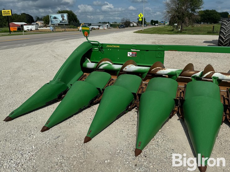 2020-john-deere-708c-image-8
