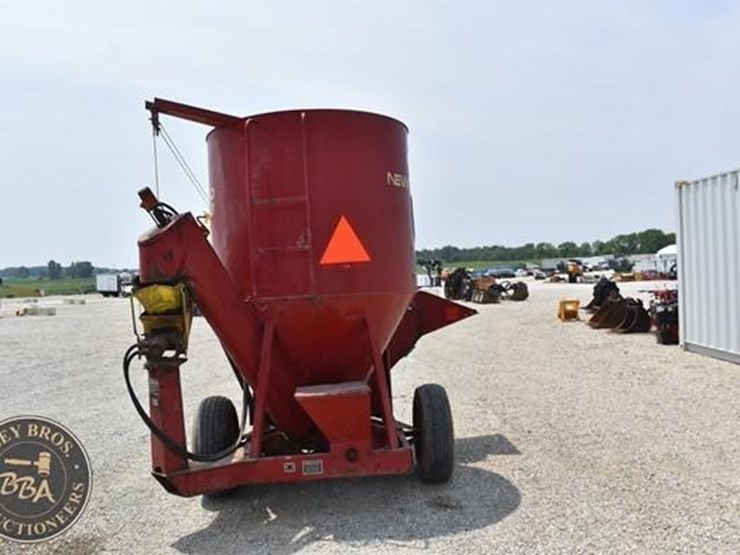 new-holland-353-image-11
