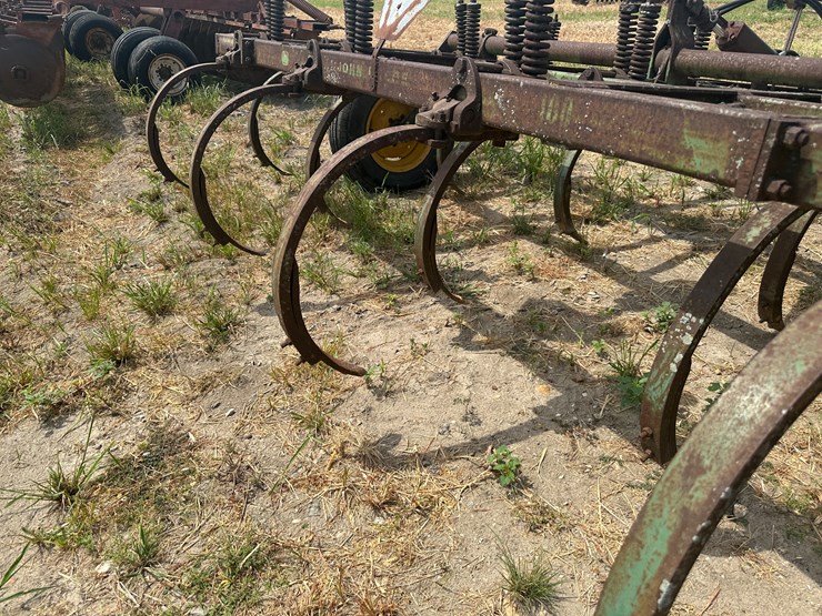 john-deere-100-image-13