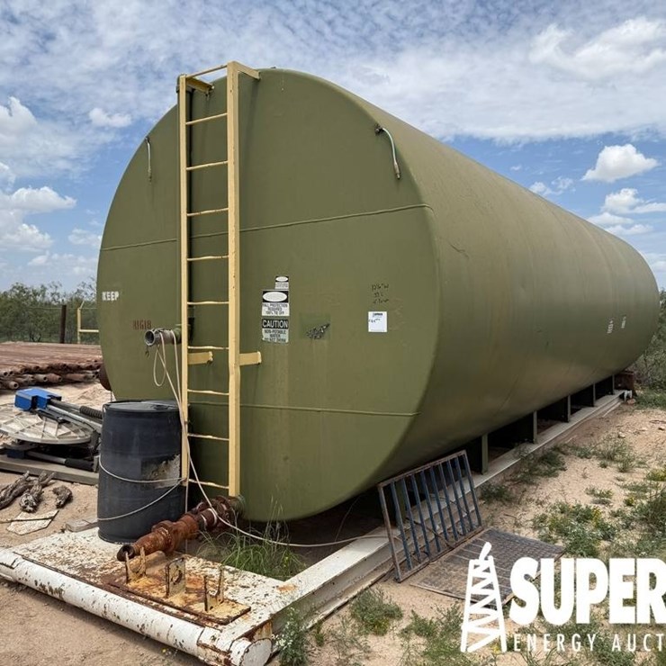(R18-9) 10'6"Dia x 33'L Water Tank, w/ 4'L Porch,