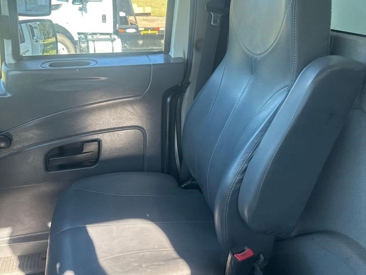 2019-international-durastar-4300-image-30