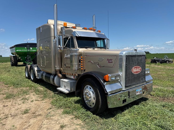 1999-peterbilt-379-image-1