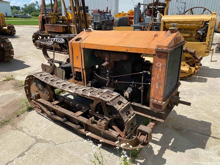 cletrac-crawler-tractor-image-1