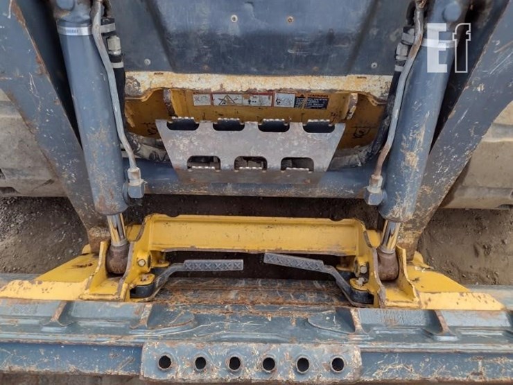 deere-323d-image-14