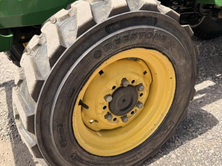 john-deere-3520-image-11