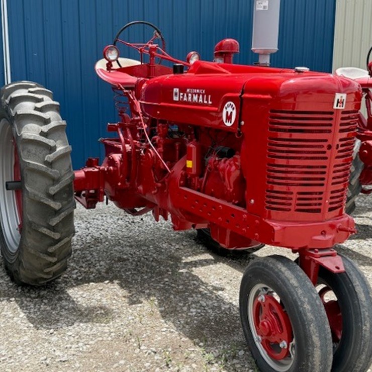 IH Super M 1952, new paint, Serial # 15761