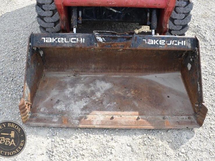 2017-takeuchi-ts50v-image-22