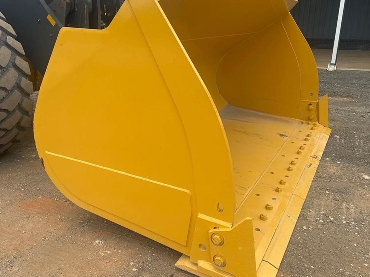 2020-deere-844l-image-9
