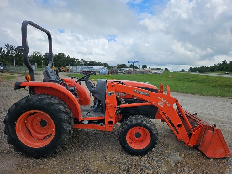 #20866-•-2008-kubota-l3240-tractor-image-11