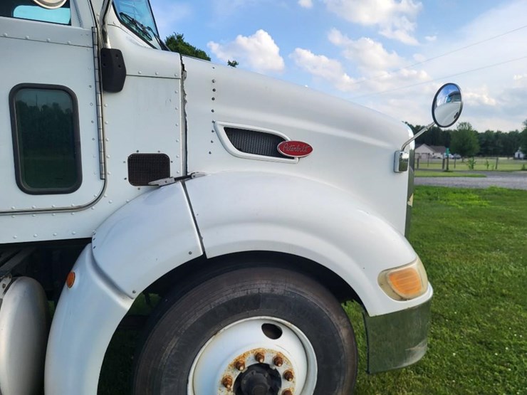 2008-peterbilt-384-image-35