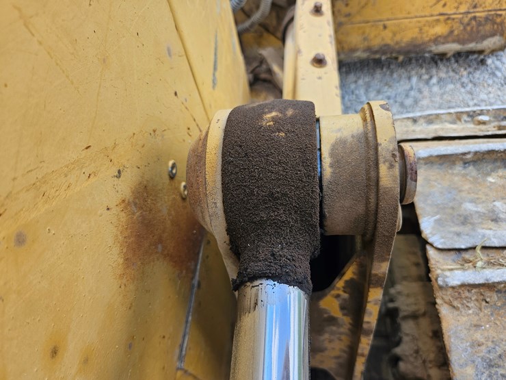 caterpillar-d4c-image-66