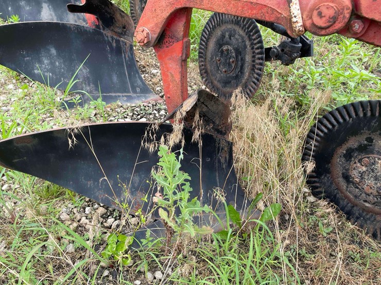 ih-720-6-bottom-plow-image-6