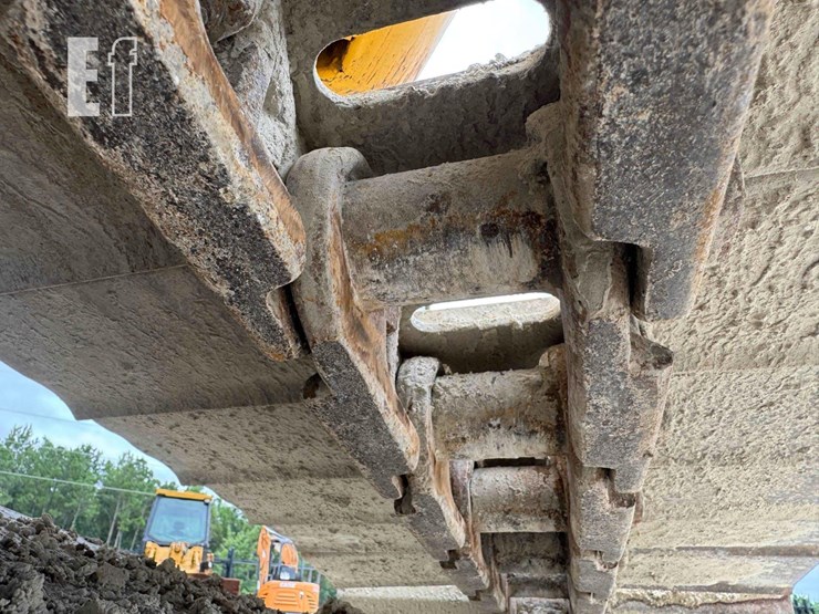 2021-deere-245g-lc-image-23
