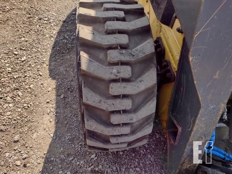 new-holland-l185-image-21