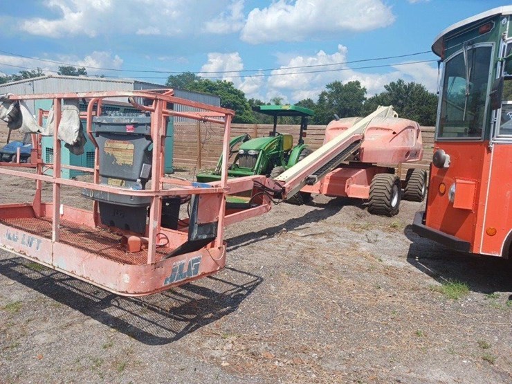 2008-jlg-highlift-image-3